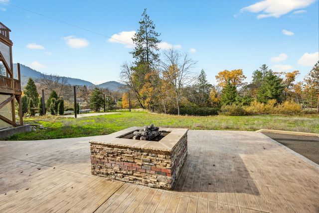 5650 Kane Creek Road, Central Point, OR 97502