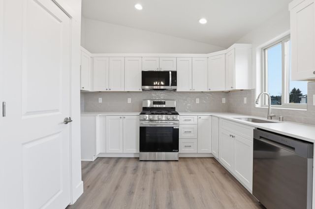 24 W 12th St, Deer Park, WA 99006