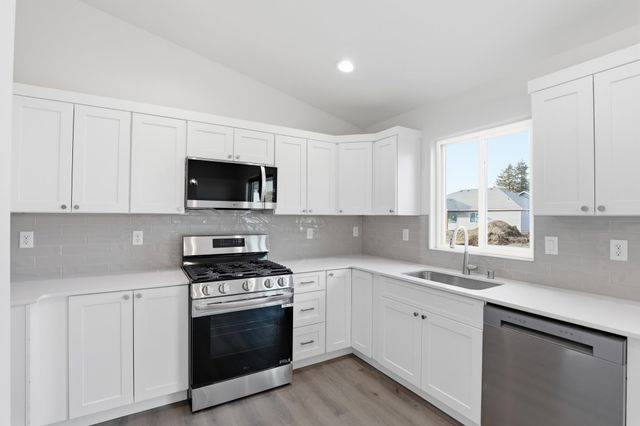 24 W 12th St, Deer Park, WA 99006