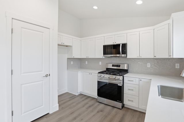 24 W 12th St, Deer Park, WA 99006