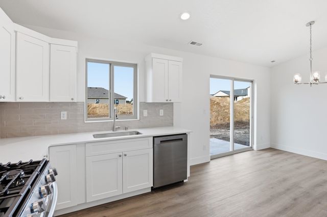 24 W 12th St, Deer Park, WA 99006