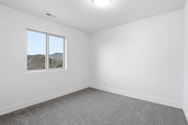 24 W 12th St, Deer Park, WA 99006