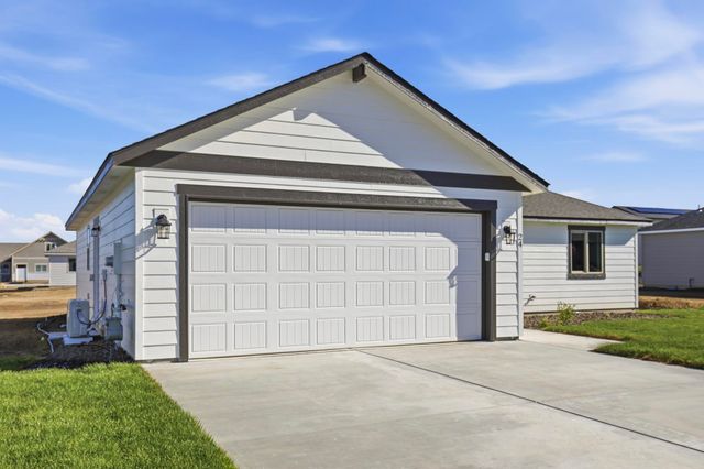 24 W 12th St, Deer Park, WA 99006
