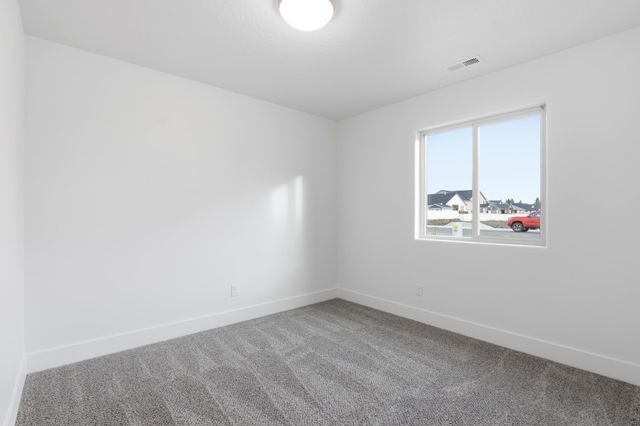 24 W 12th St, Deer Park, WA 99006