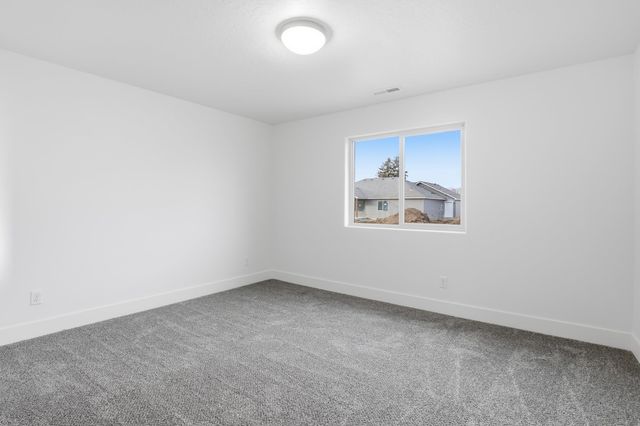 24 W 12th St, Deer Park, WA 99006