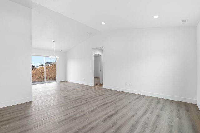 24 W 12th St, Deer Park, WA 99006