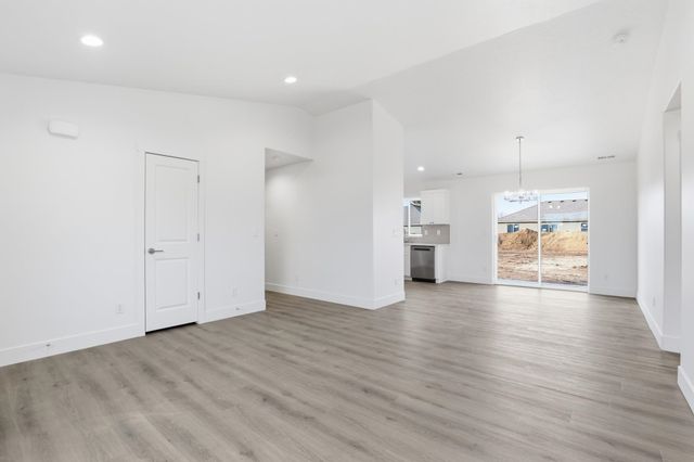 24 W 12th St, Deer Park, WA 99006