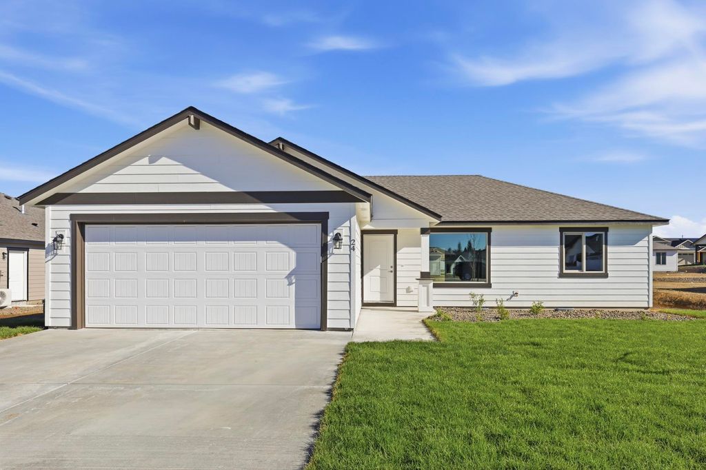 24 W 12th St, Deer Park, WA 99006