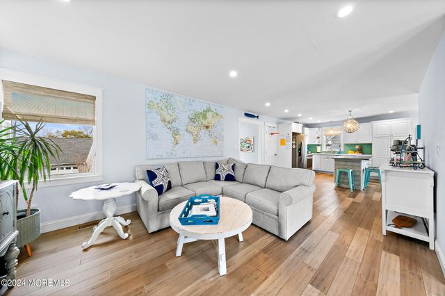 15 Griffin Street, Monmouth Beach, NJ 07750