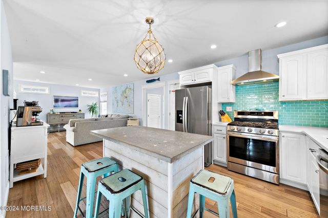 15 Griffin Street, Monmouth Beach, NJ 07750