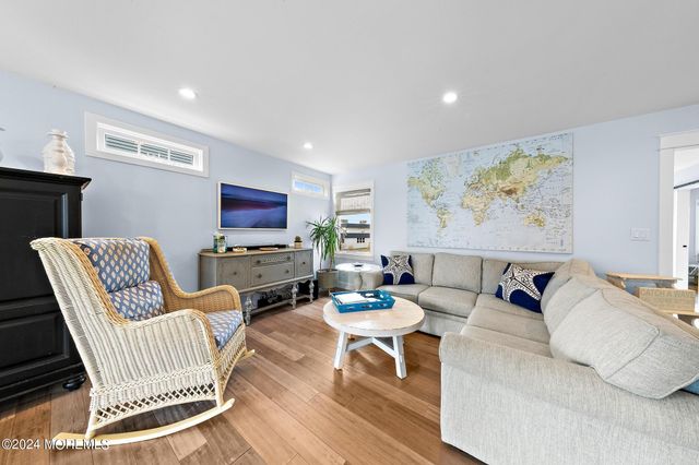 15 Griffin Street, Monmouth Beach, NJ 07750