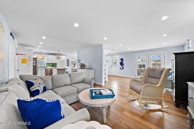 15 Griffin Street, Monmouth Beach, NJ 07750