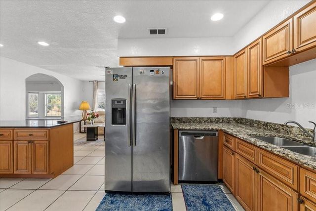 1221 OCOEE APOPKA ROAD, Apopka, FL 32703