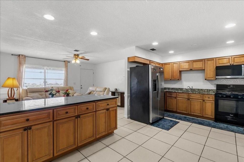 Image 7 of property listing at 1221 OCOEE APOPKA ROAD, Apopka, FL 32703