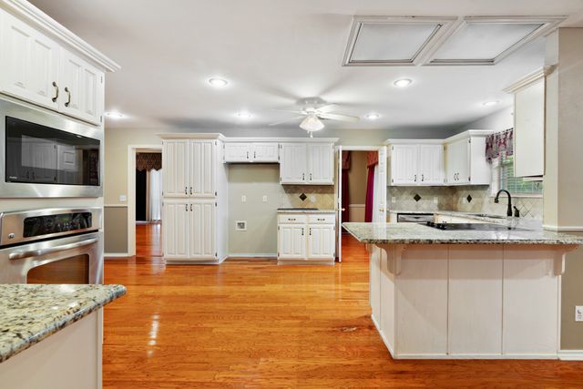 4585 Farm Road 195, Paris, TX 75462