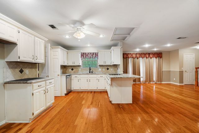 4585 Farm Road 195, Paris, TX 75462