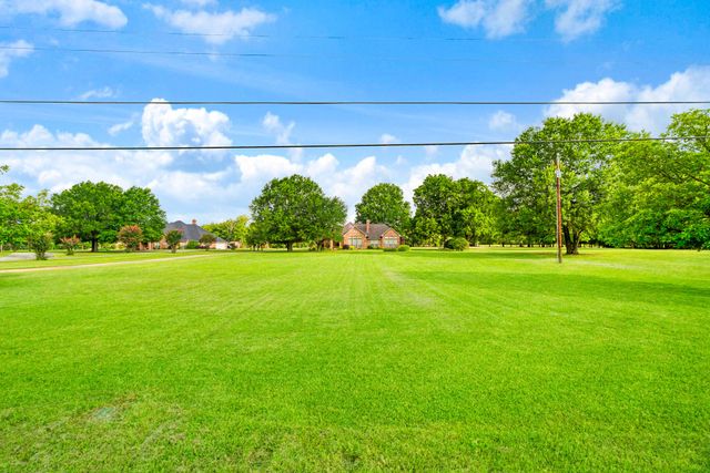 4585 Farm Road 195, Paris, TX 75462