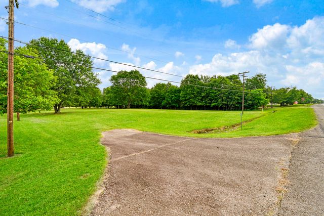 4585 Farm Road 195, Paris, TX 75462