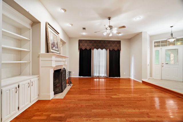 4585 Farm Road 195, Paris, TX 75462