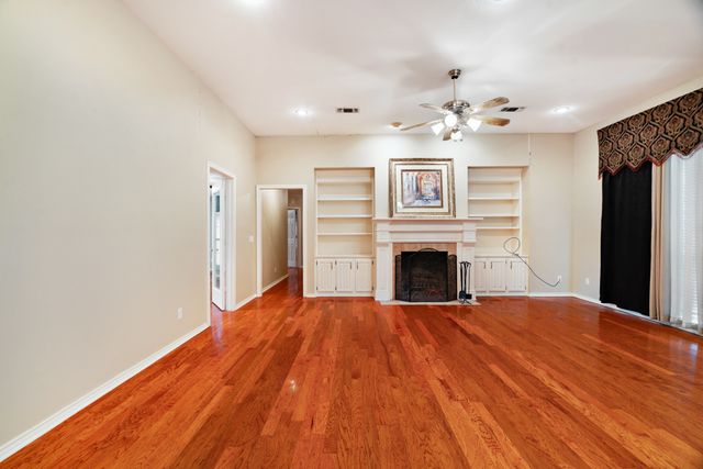 4585 Farm Road 195, Paris, TX 75462