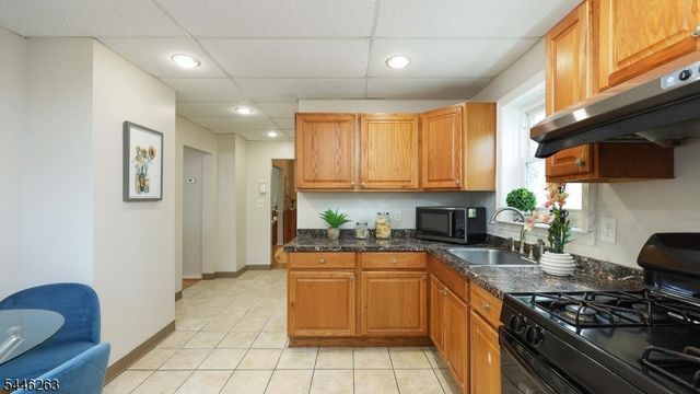 61 W Clay Ave, Roselle Park Boro, NJ 07204