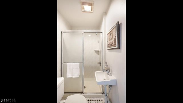 61 W Clay Ave, Roselle Park Boro, NJ 07204