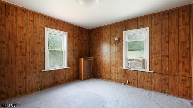 61 W Clay Ave, Roselle Park Boro, NJ 07204