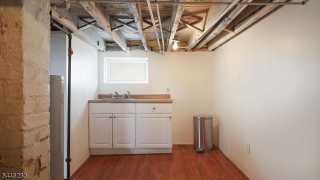 61 W Clay Ave, Roselle Park Boro, NJ 07204