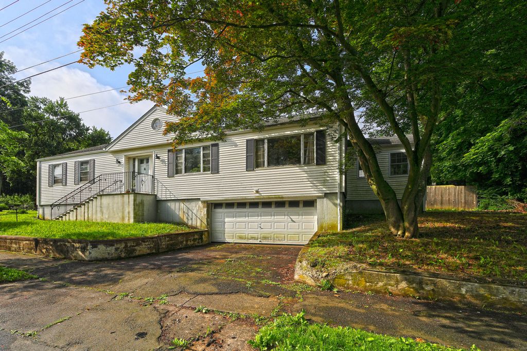 246 Ray Road, New Haven, CT 06515