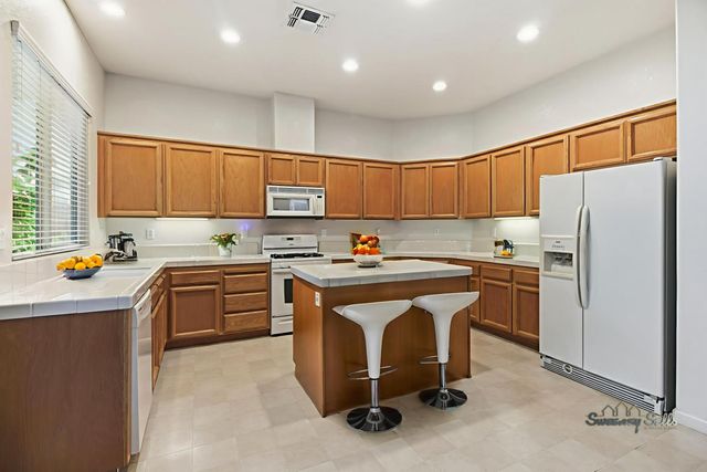 9952 Benevento Way, Elk Grove, CA 95757