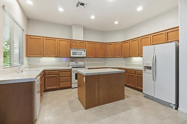 9952 Benevento Way, Elk Grove, CA 95757