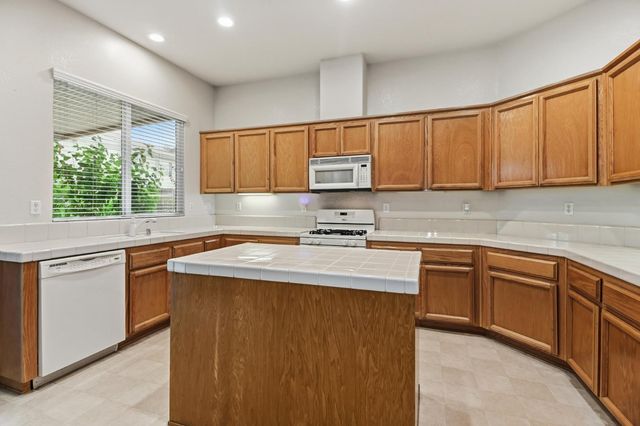 9952 Benevento Way, Elk Grove, CA 95757
