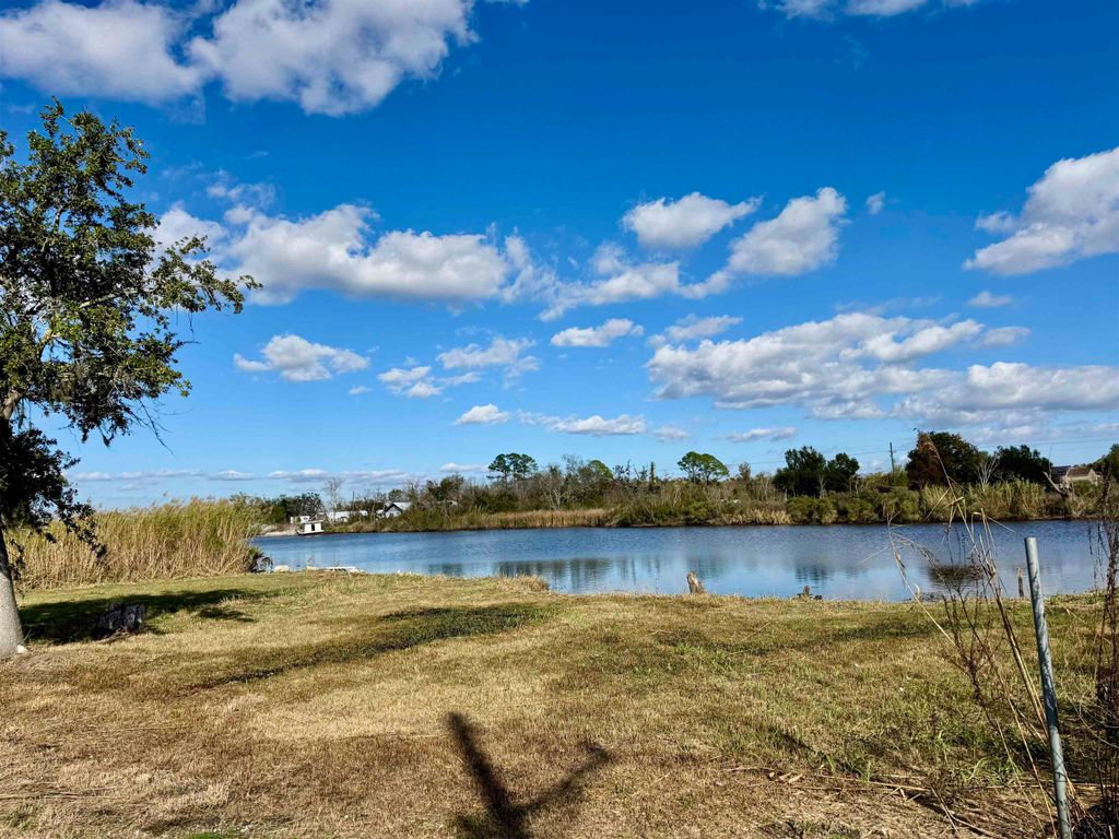 5880 Shrimpers Row, Houma, LA 70363