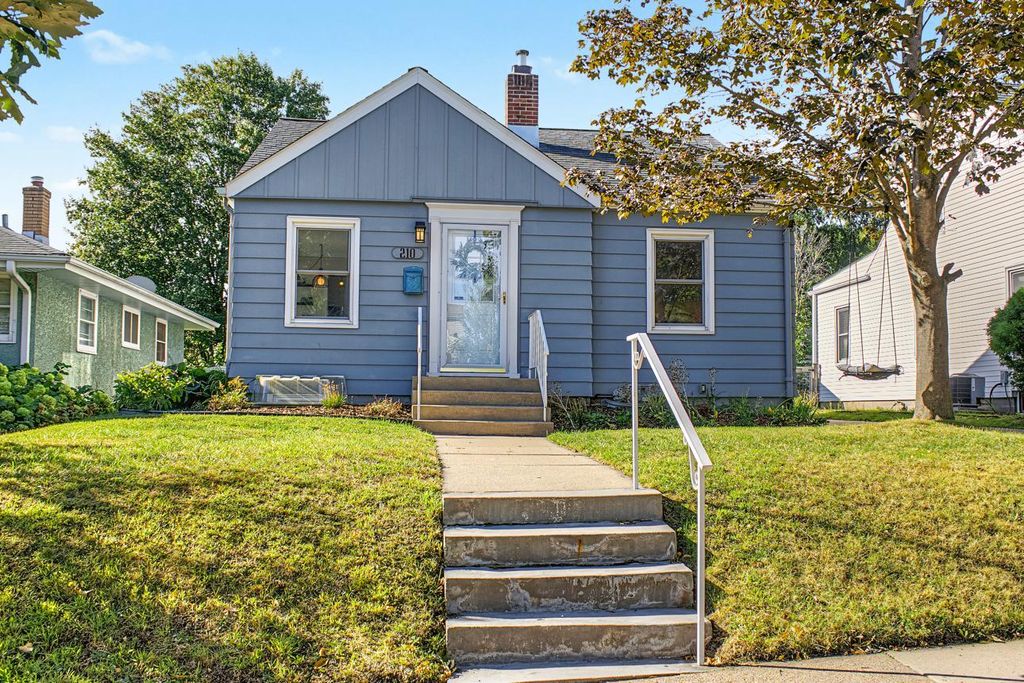 210 Curtice Street W, West Saint Paul, MN 55118