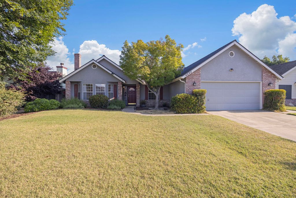 Image 1 of property listing at 4324 W Orchard Avenue, Visalia, CA 93277