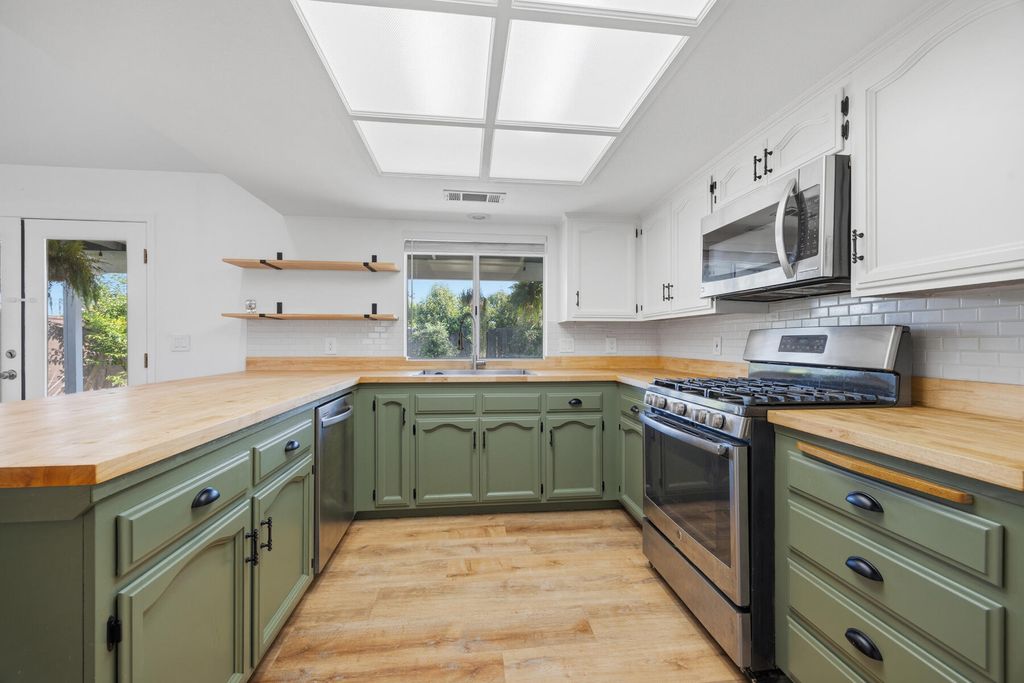 Image 13 of property listing at 4324 W Orchard Avenue, Visalia, CA 93277