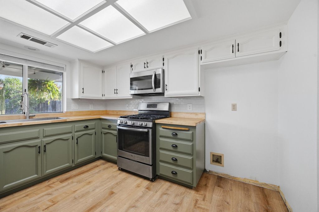 Image 14 of property listing at 4324 W Orchard Avenue, Visalia, CA 93277