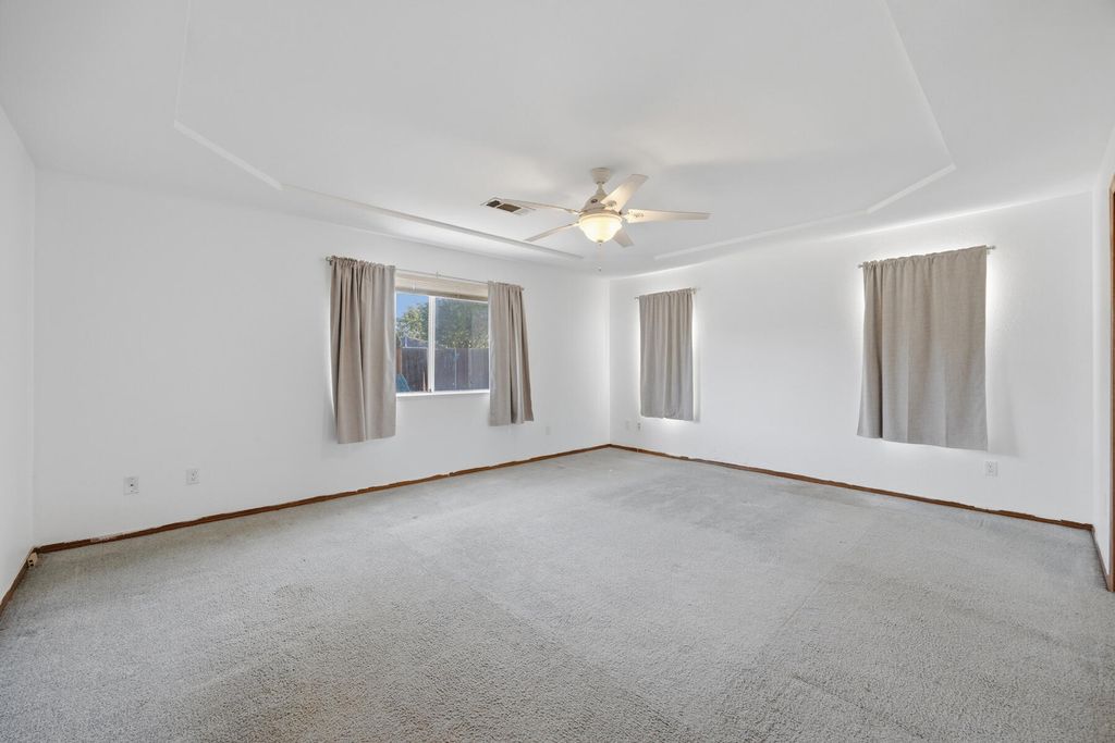 Image 25 of property listing at 4324 W Orchard Avenue, Visalia, CA 93277