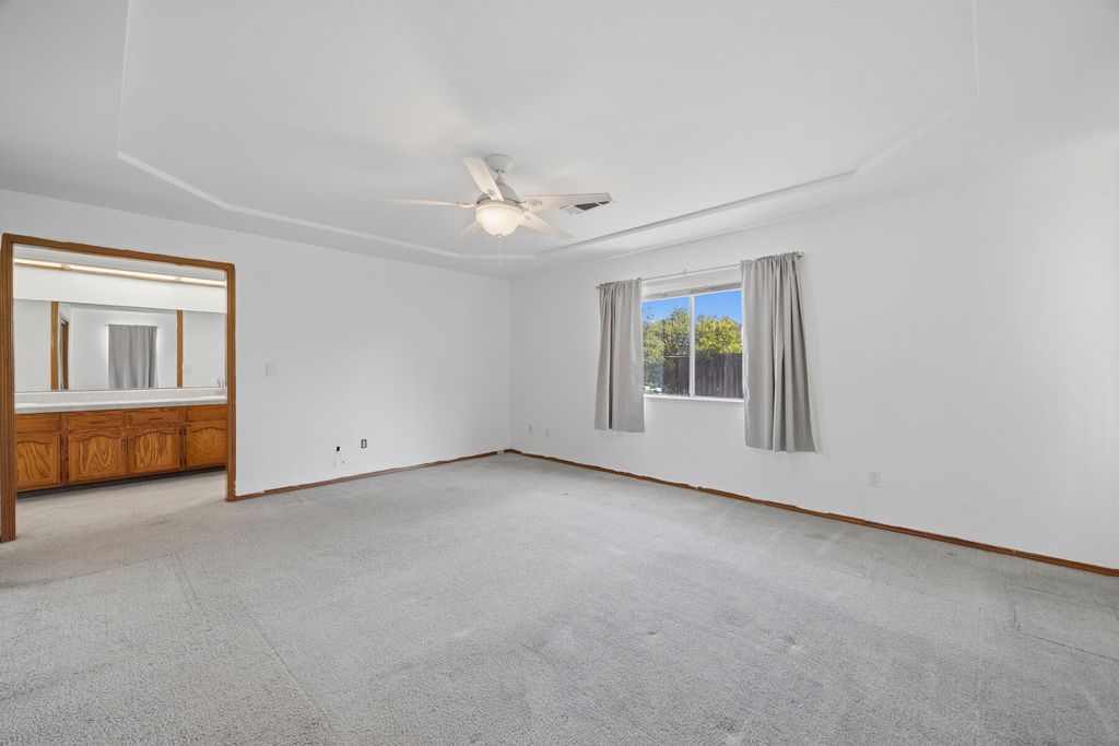 Image 27 of property listing at 4324 W Orchard Avenue, Visalia, CA 93277