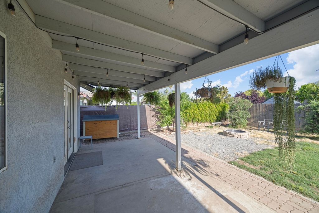 Image 30 of property listing at 4324 W Orchard Avenue, Visalia, CA 93277