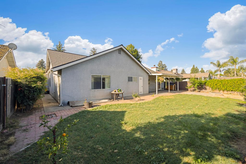 Image 32 of property listing at 4324 W Orchard Avenue, Visalia, CA 93277