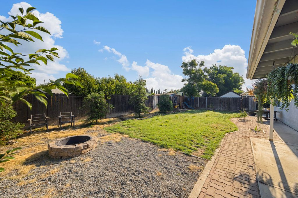Image 33 of property listing at 4324 W Orchard Avenue, Visalia, CA 93277