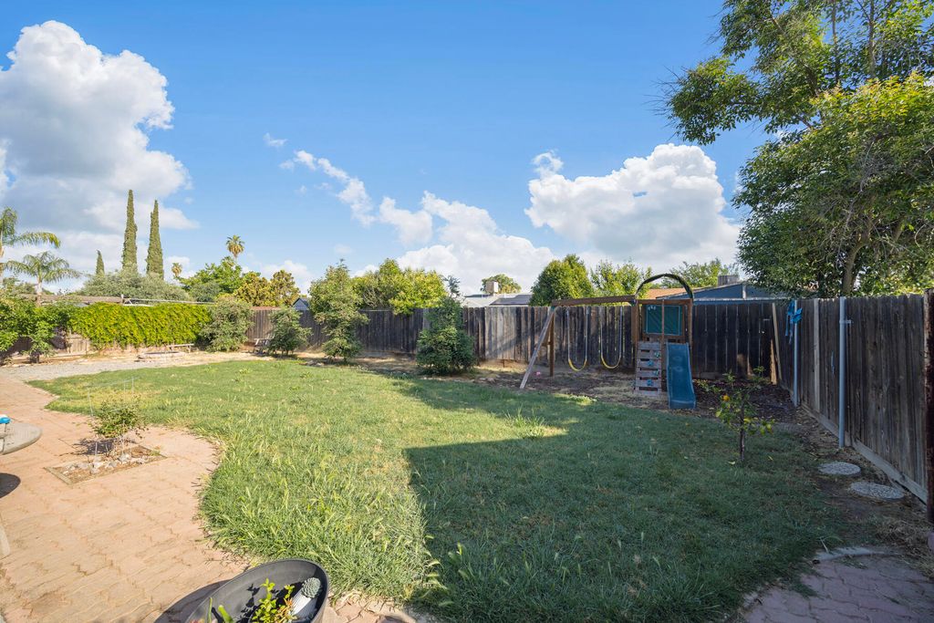 Image 34 of property listing at 4324 W Orchard Avenue, Visalia, CA 93277
