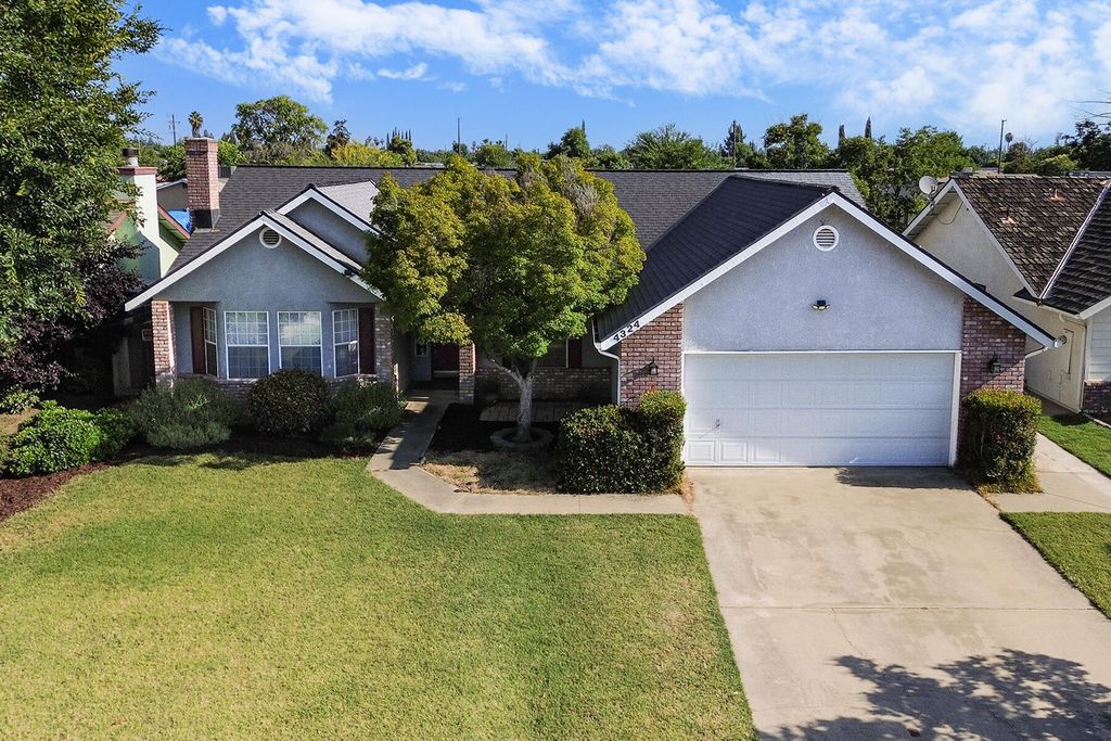Image 35 of property listing at 4324 W Orchard Avenue, Visalia, CA 93277