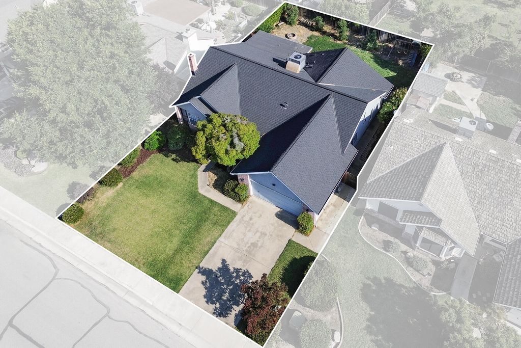 Image 37 of property listing at 4324 W Orchard Avenue, Visalia, CA 93277