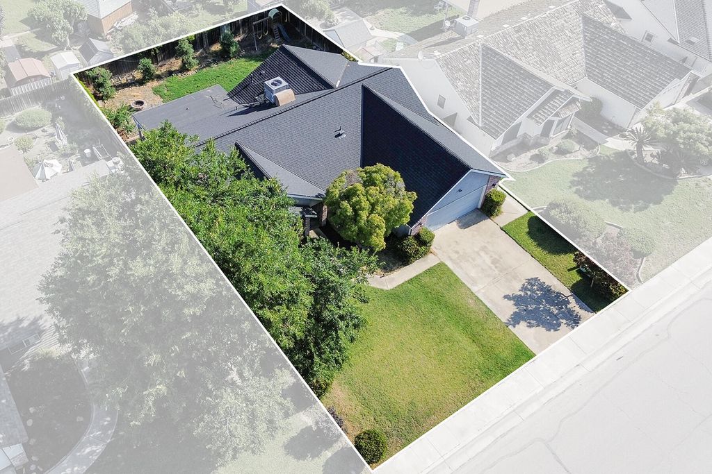 Image 38 of property listing at 4324 W Orchard Avenue, Visalia, CA 93277