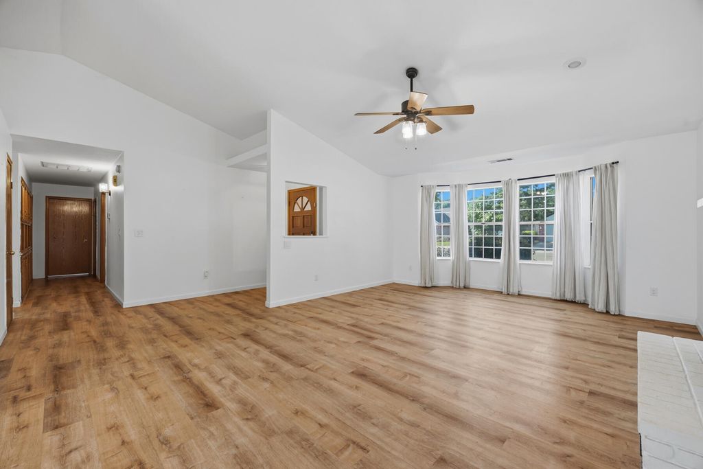 Image 9 of property listing at 4324 W Orchard Avenue, Visalia, CA 93277