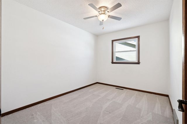 1217 N 4th Street, Manchester, IA 52057