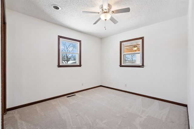 1217 N 4th Street, Manchester, IA 52057