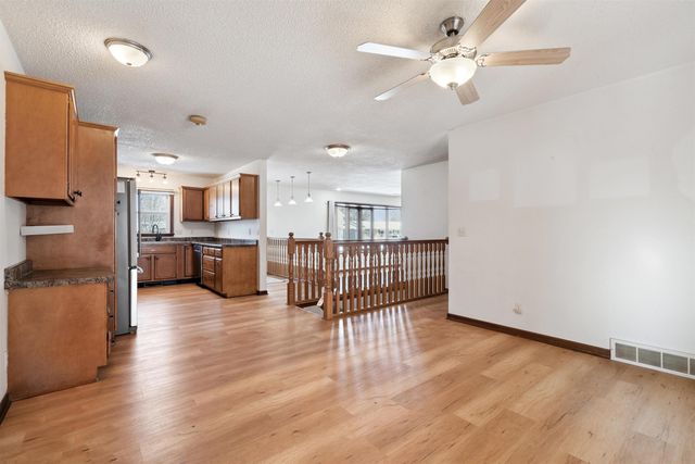 1217 N 4th Street, Manchester, IA 52057